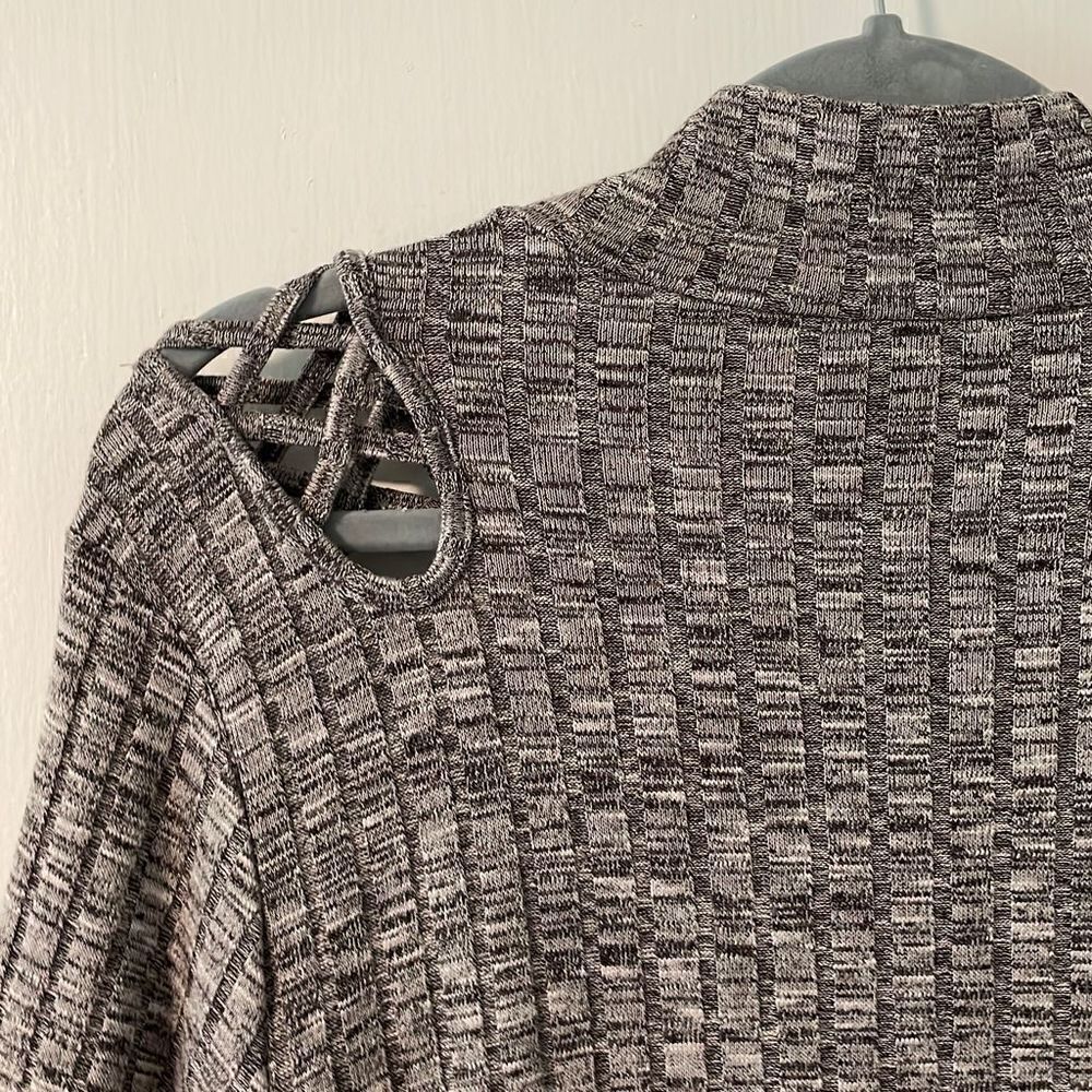 Zac & Rachel Woman sophisticated open shoulder detail tunic sweater 3X - Picture 5 of 10